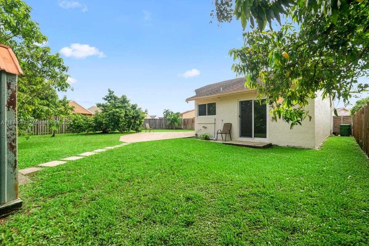 Small Image of 11041 SOUTH WEST 11TH CT, Pembroke Pines Number 20