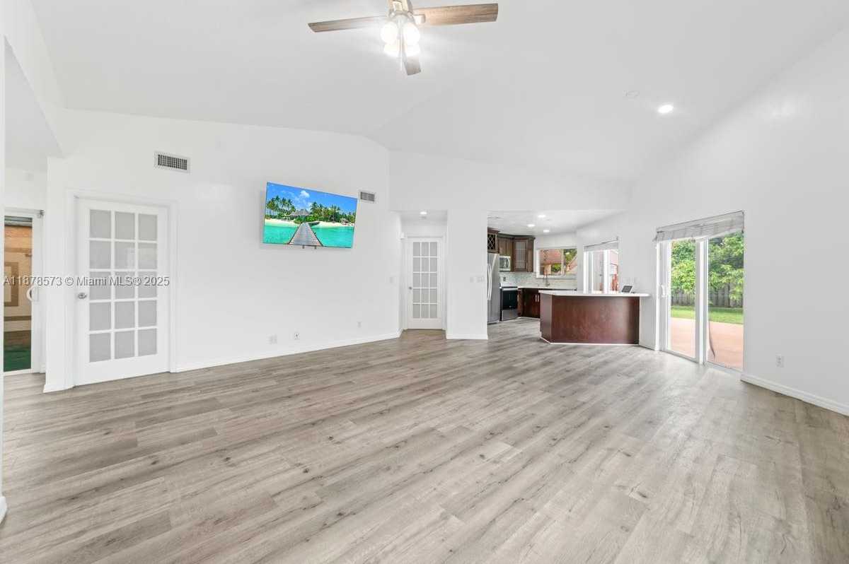 Small Image of 11041 SOUTH WEST 11TH CT, Pembroke Pines Number 4