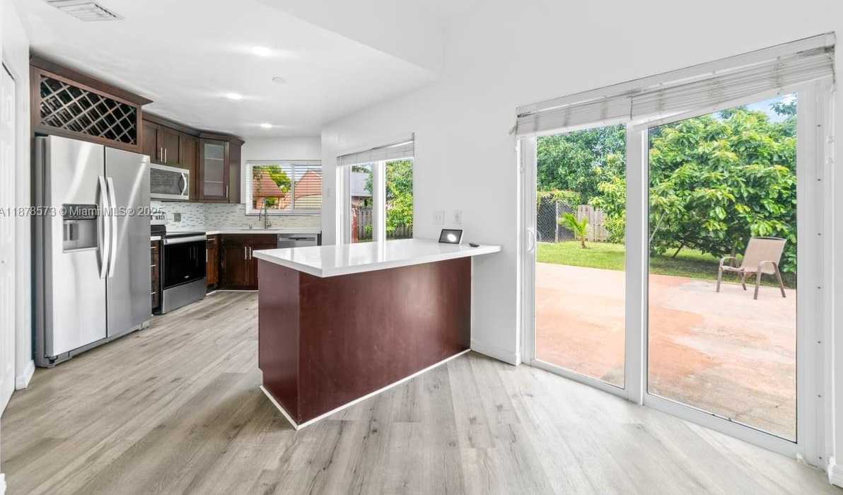 Small Image of 11041 SOUTH WEST 11TH CT, Pembroke Pines Number 5