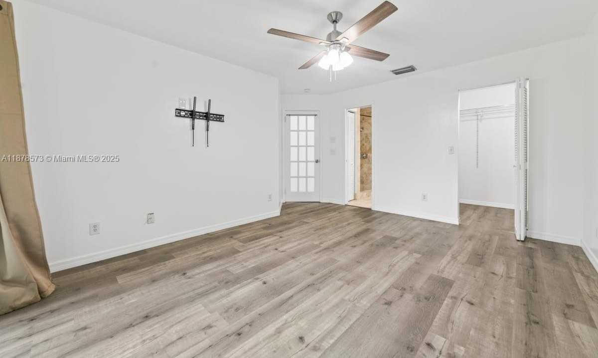 Small Image of 11041 SOUTH WEST 11TH CT, Pembroke Pines Number 8