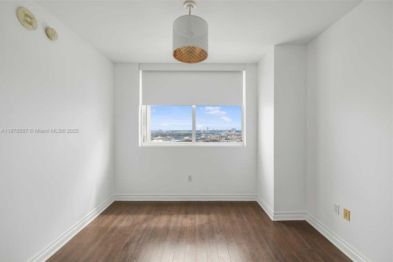 Small Image of 253 NORTH EAST 2ND ST #3309 + DEN, Miami Number 18