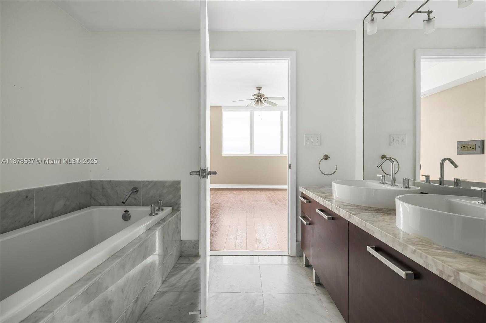 Small Image of 253 NORTH EAST 2ND ST #3309 + DEN, Miami Number 20
