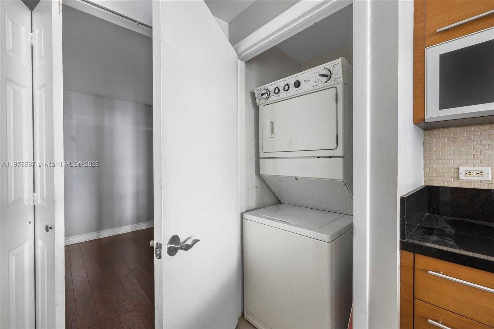 Small Image of 253 NORTH EAST 2ND ST #3309 + DEN, Miami Number 6