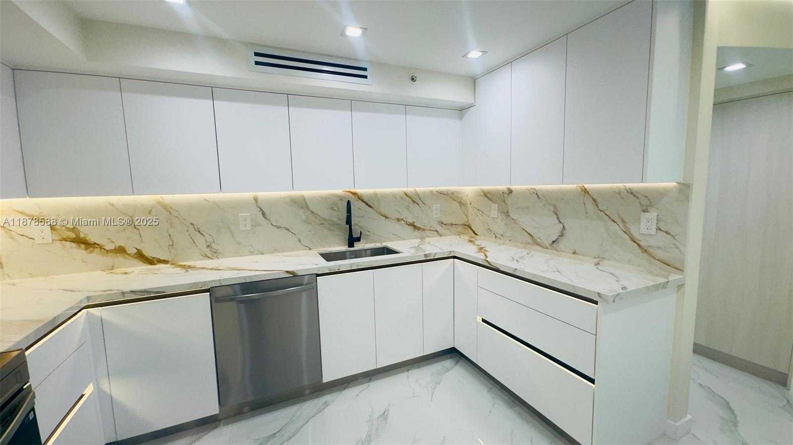 Small Image of 3500 MYSTIC POINTE DR #1107, Aventura Number 10