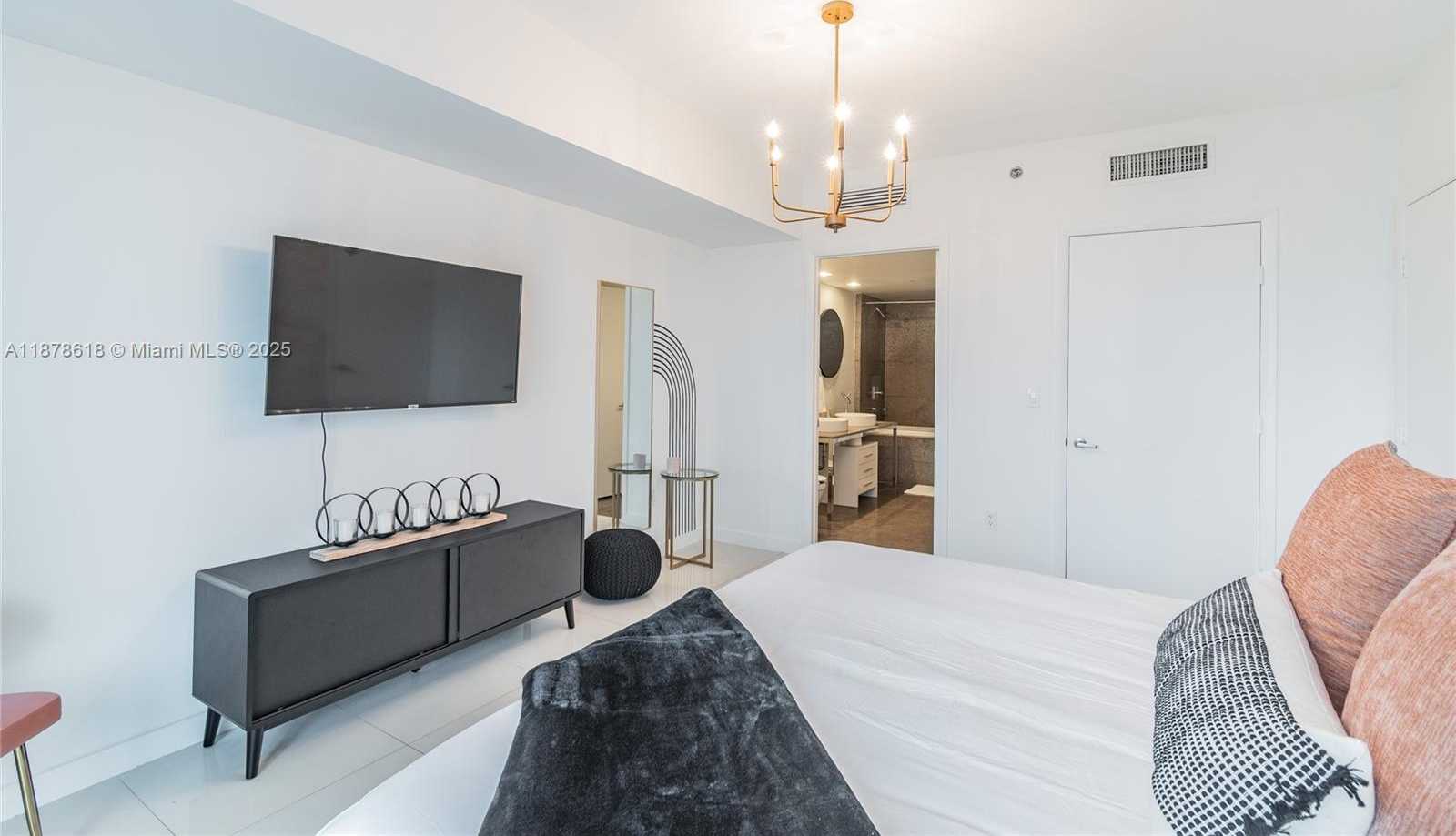 Small Image of 485 BRICKELL AVE #1601, Miami Number 10