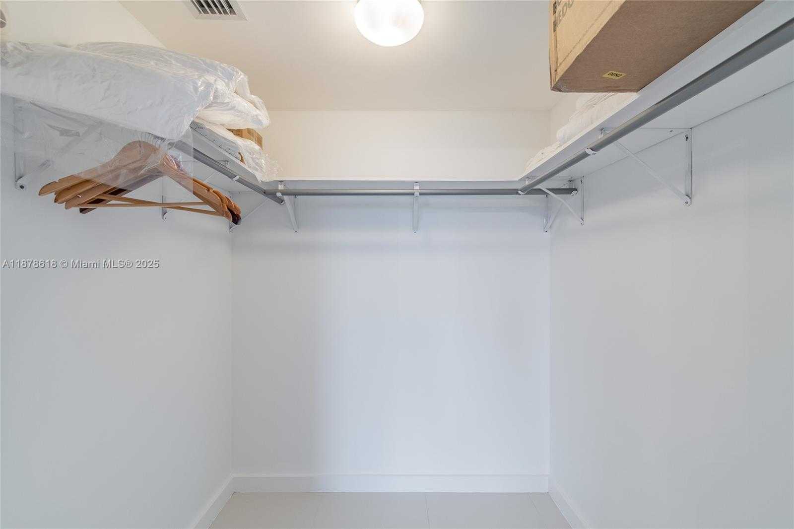 Small Image of 485 BRICKELL AVE #1601, Miami Number 12