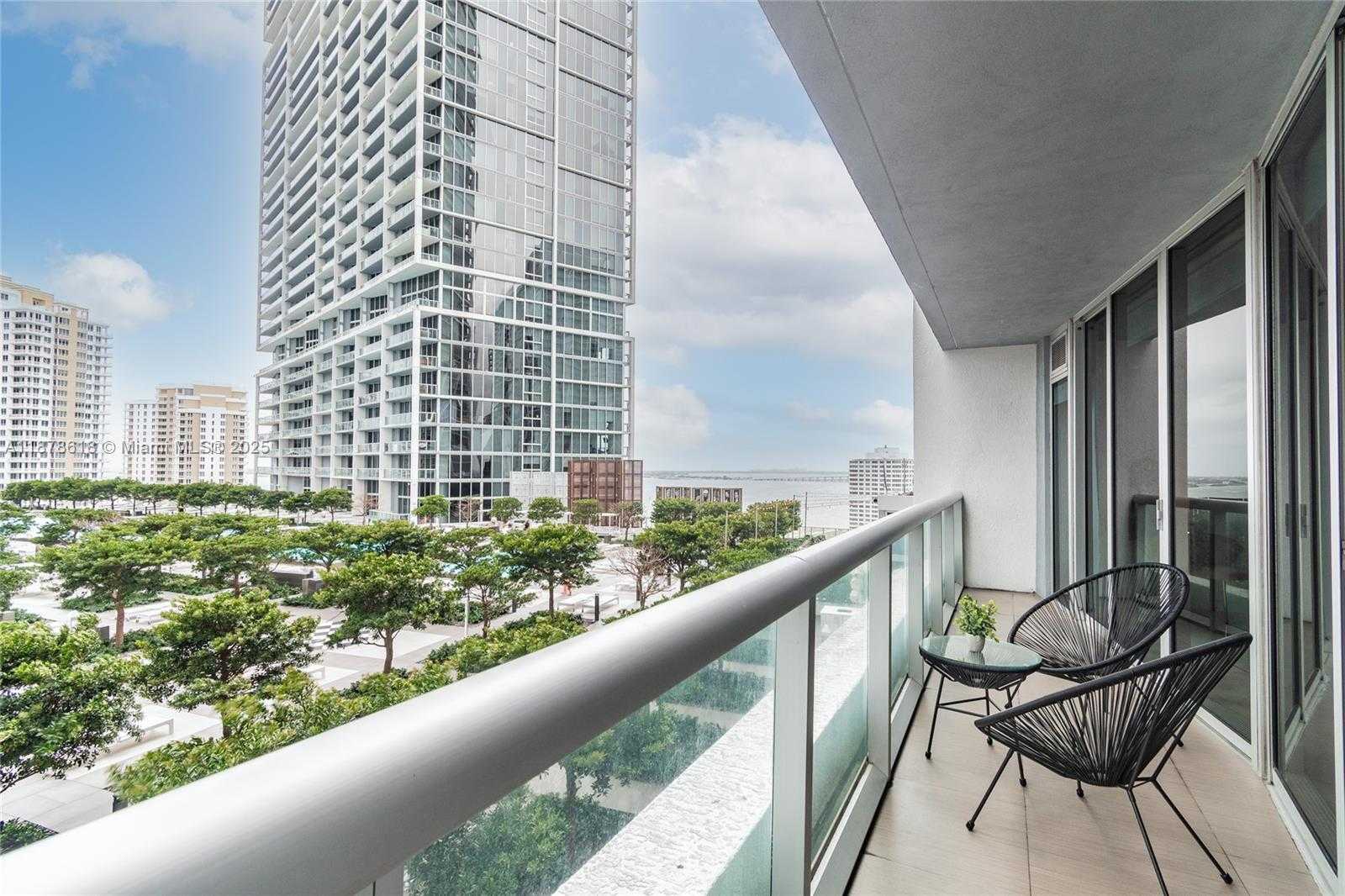 Small Image of 485 BRICKELL AVE #1601, Miami Number 13