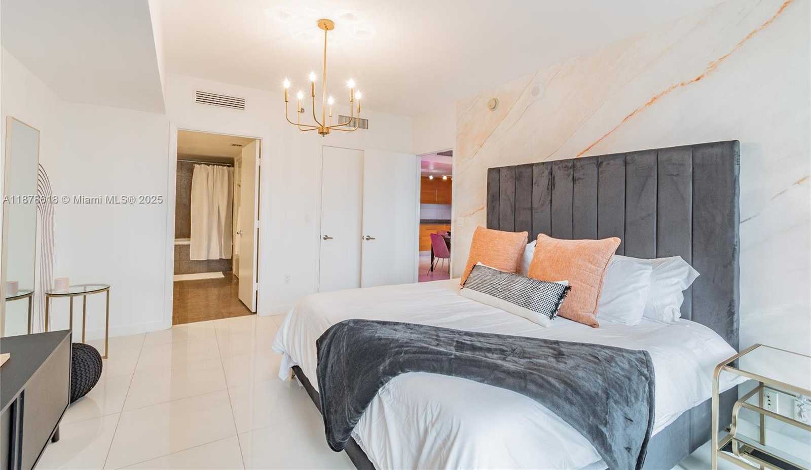 Small Image of 485 BRICKELL AVE #1601, Miami Number 15