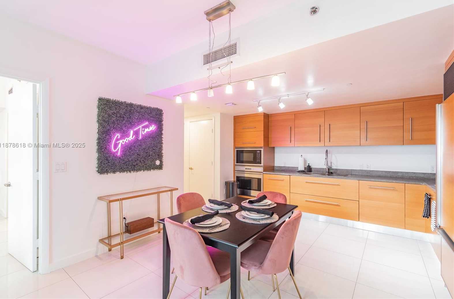 Small Image of 485 BRICKELL AVE #1601, Miami Number 5