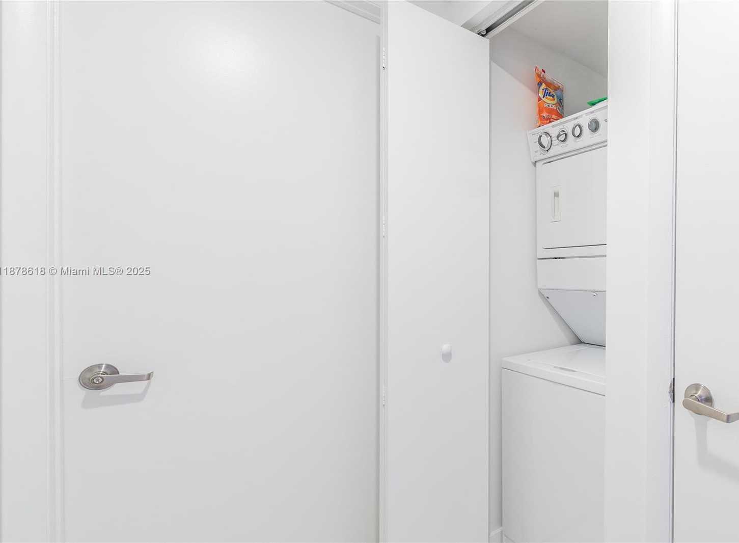 Small Image of 485 BRICKELL AVE #1601, Miami Number 8