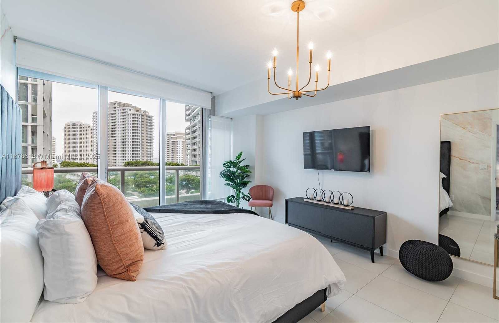 Small Image of 485 BRICKELL AVE #1601, Miami Number 9