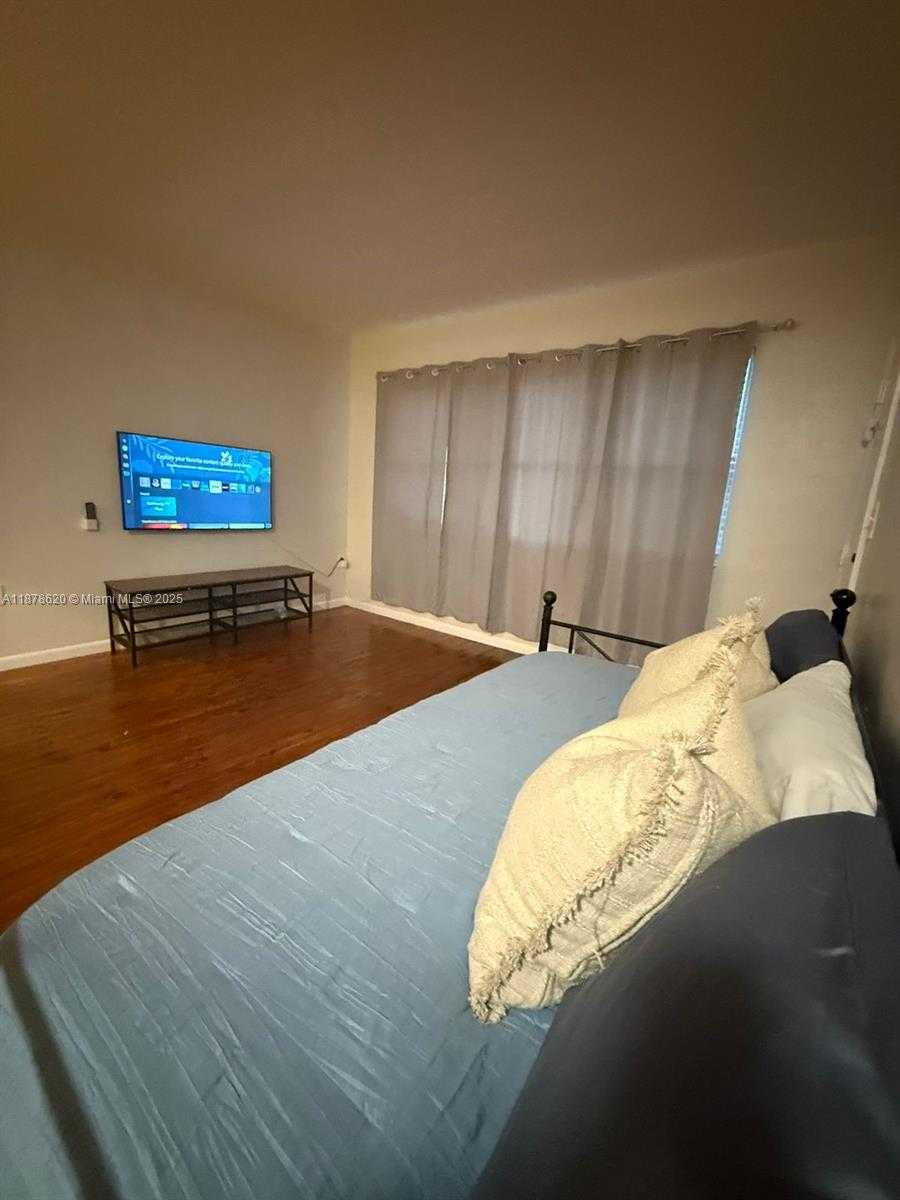 Small Image of 1289 MARSEILLE DR #46, Miami Beach Number 11