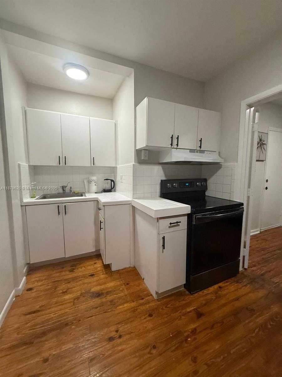 Small Image of 1289 MARSEILLE DR #46, Miami Beach Number 21