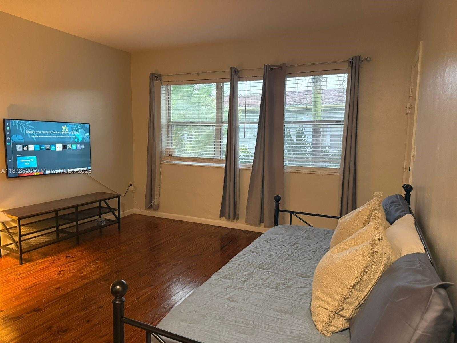 Small Image of 1289 MARSEILLE DR #46, Miami Beach Number 26