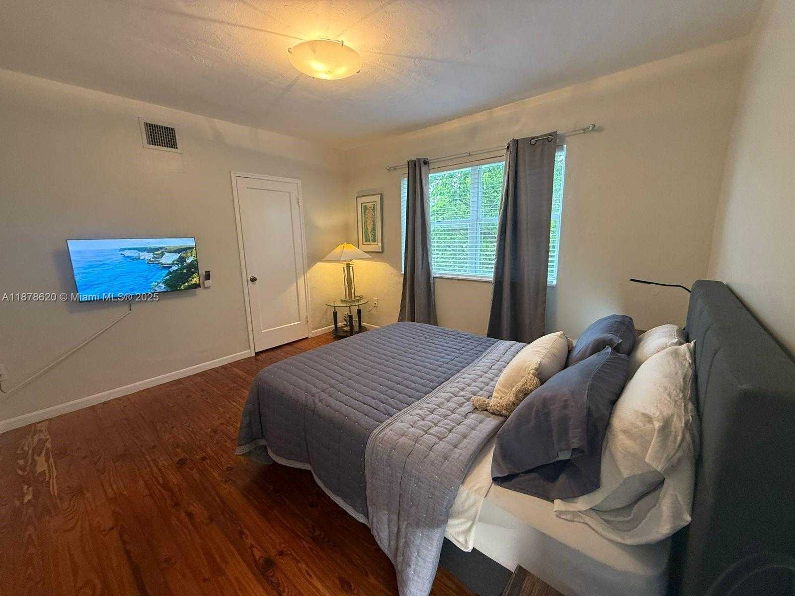 Small Image of 1289 MARSEILLE DR #46, Miami Beach Number 56