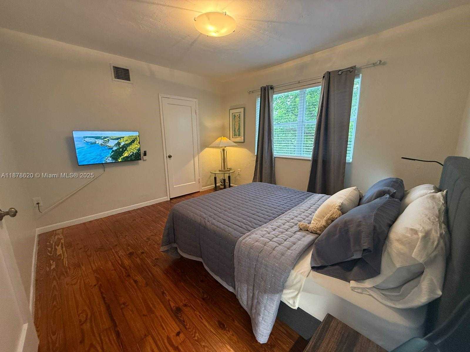 Small Image of 1289 MARSEILLE DR #46, Miami Beach Number 57