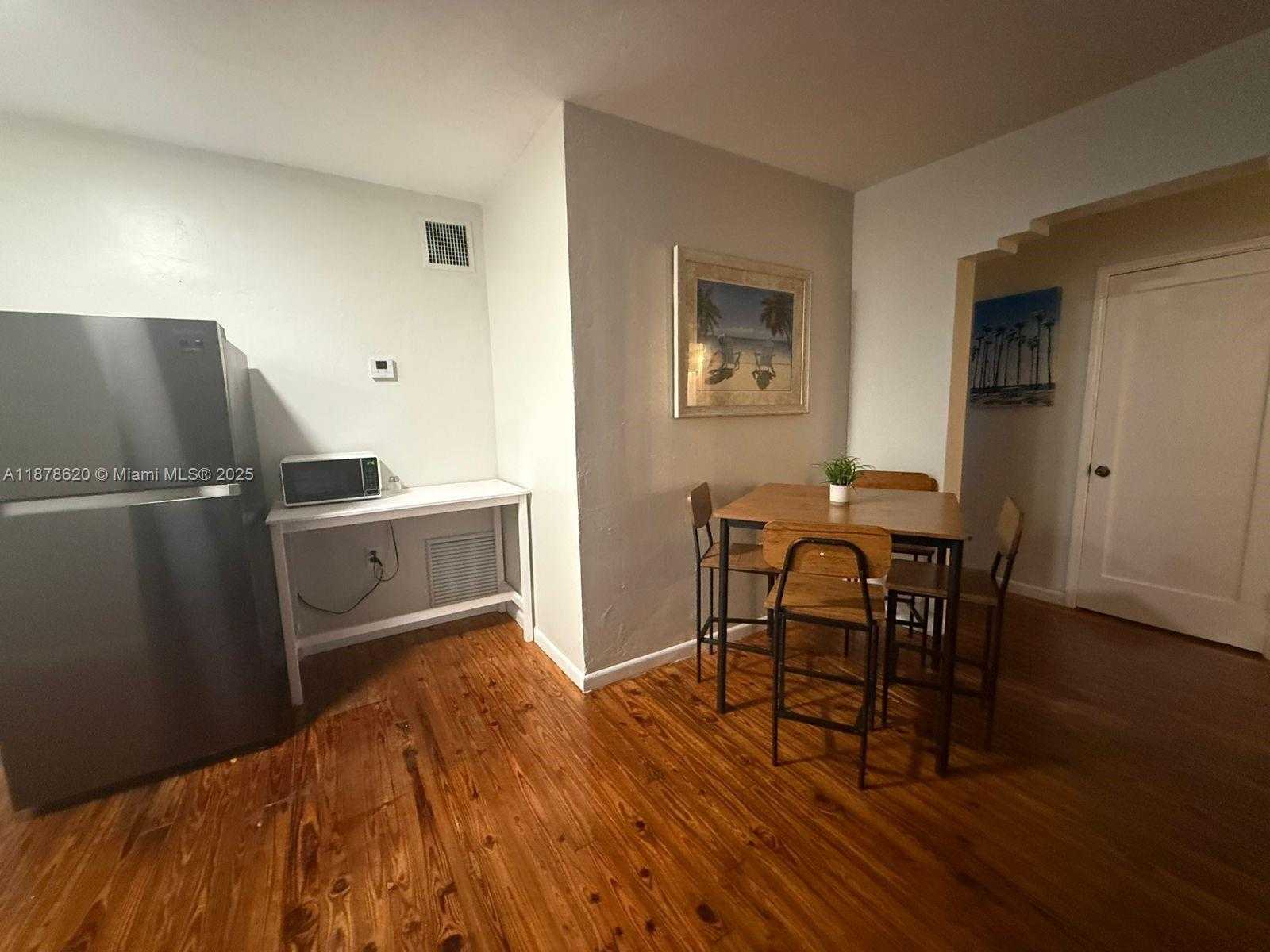 Small Image of 1289 MARSEILLE DR #46, Miami Beach Number 7