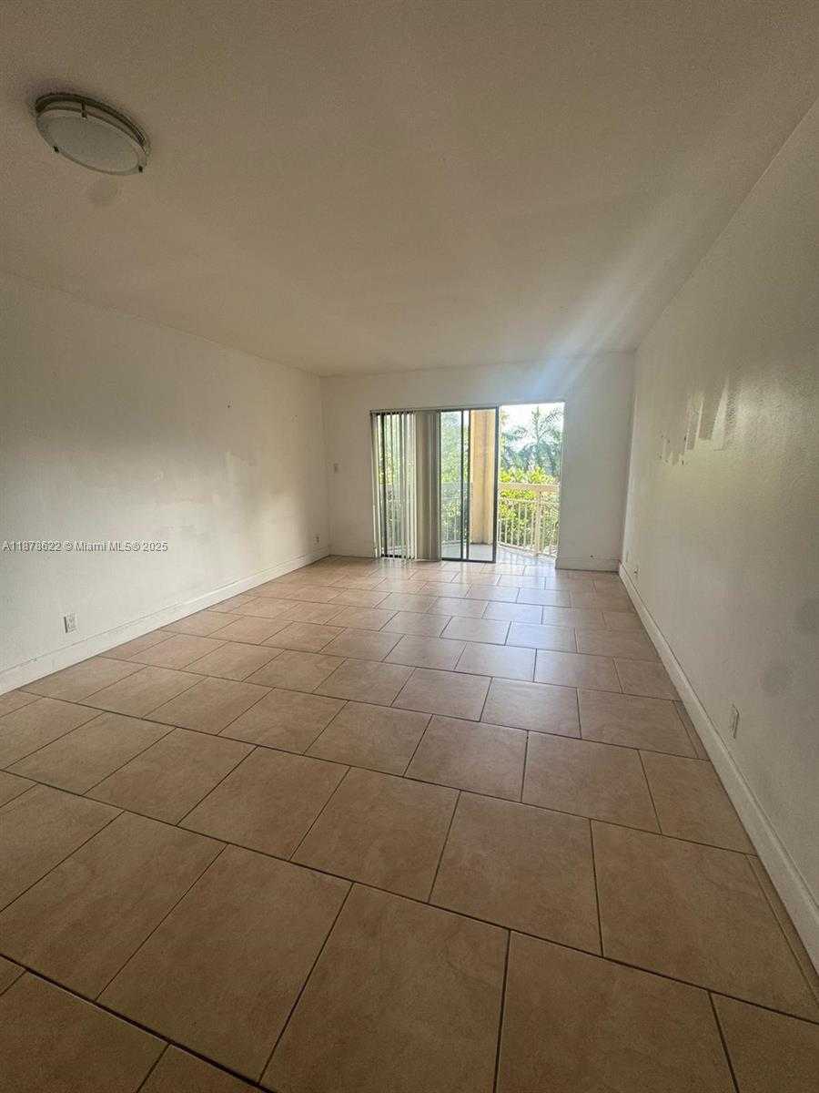 Small Image of 8290 LAKE DR #441, Doral Number 8