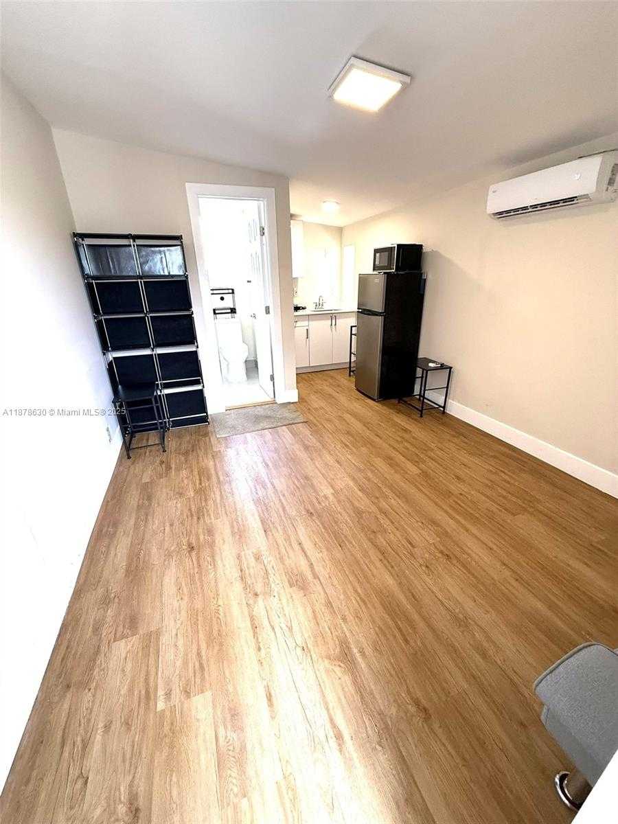 Small Image of Hollywood Number 4