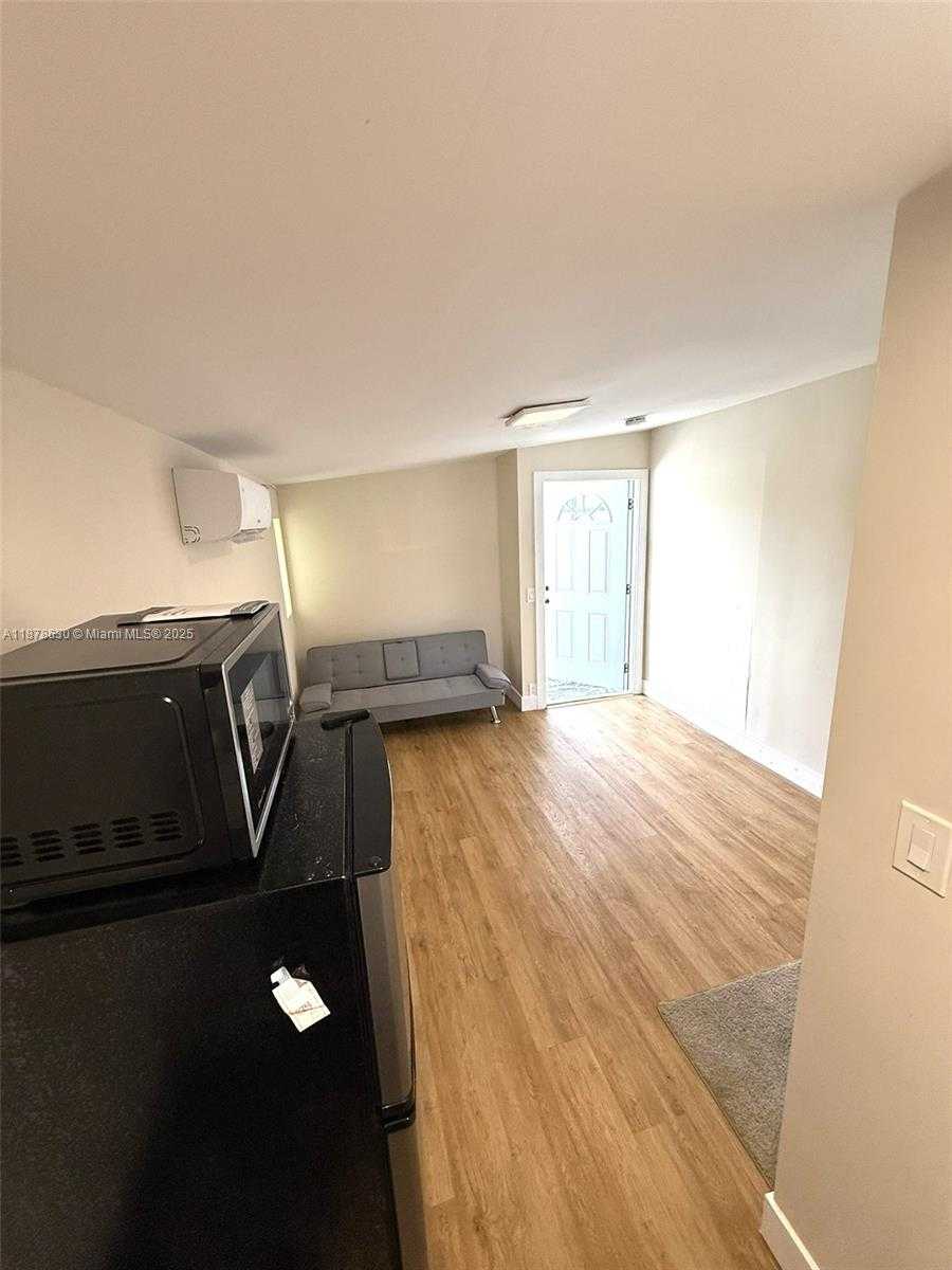 Small Image of Hollywood Number 6