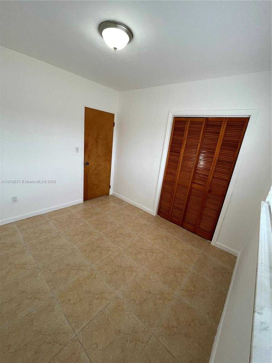 Small Image of 894 WEST 69TH ST, Hialeah Number 10