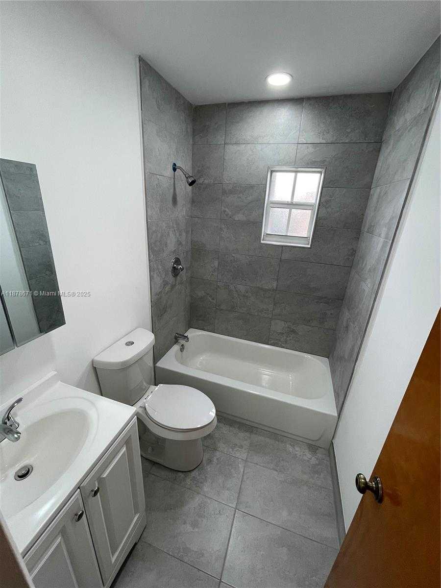Small Image of 894 WEST 69TH ST, Hialeah Number 11