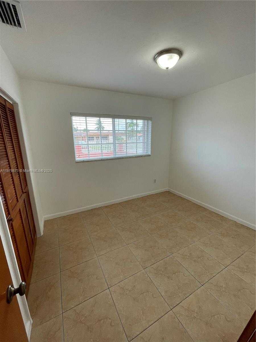 Small Image of 894 WEST 69TH ST, Hialeah Number 12