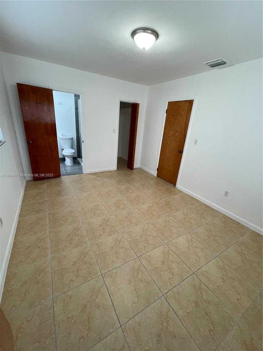 Small Image of 894 WEST 69TH ST, Hialeah Number 14