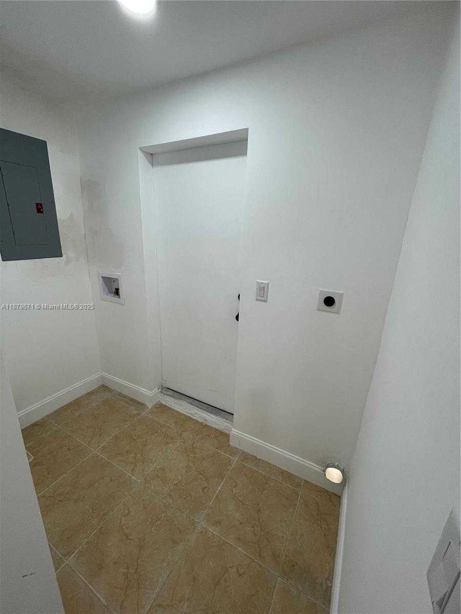 Small Image of 894 WEST 69TH ST, Hialeah Number 16