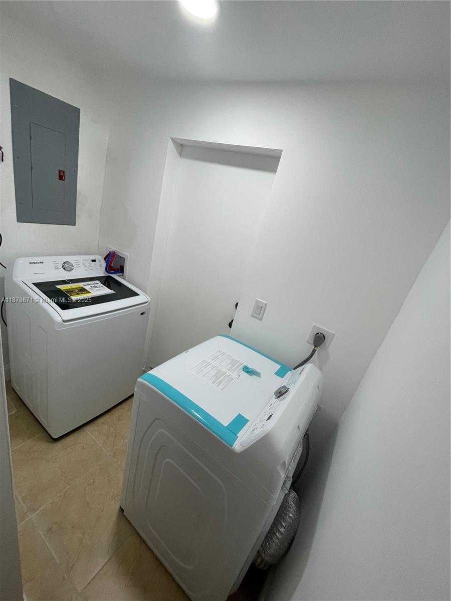 Small Image of 894 WEST 69TH ST, Hialeah Number 17