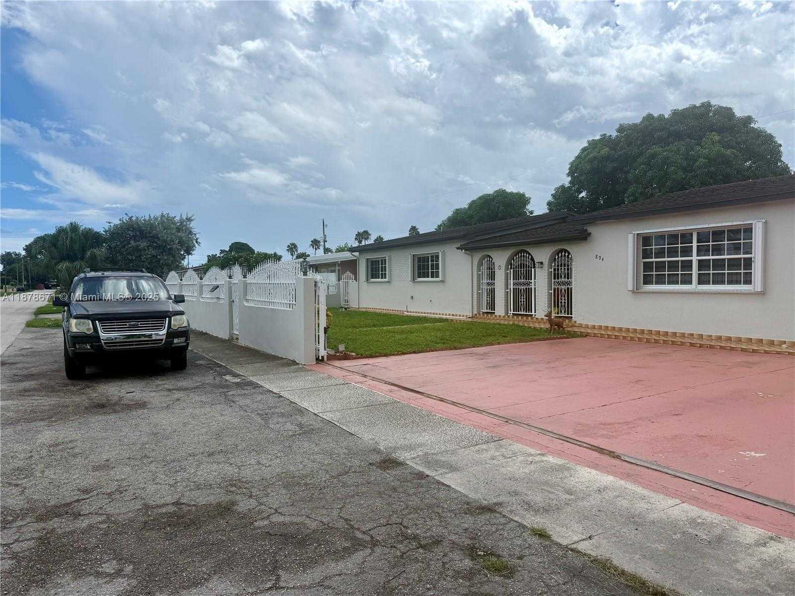 Small Image of 894 WEST 69TH ST, Hialeah Number 2