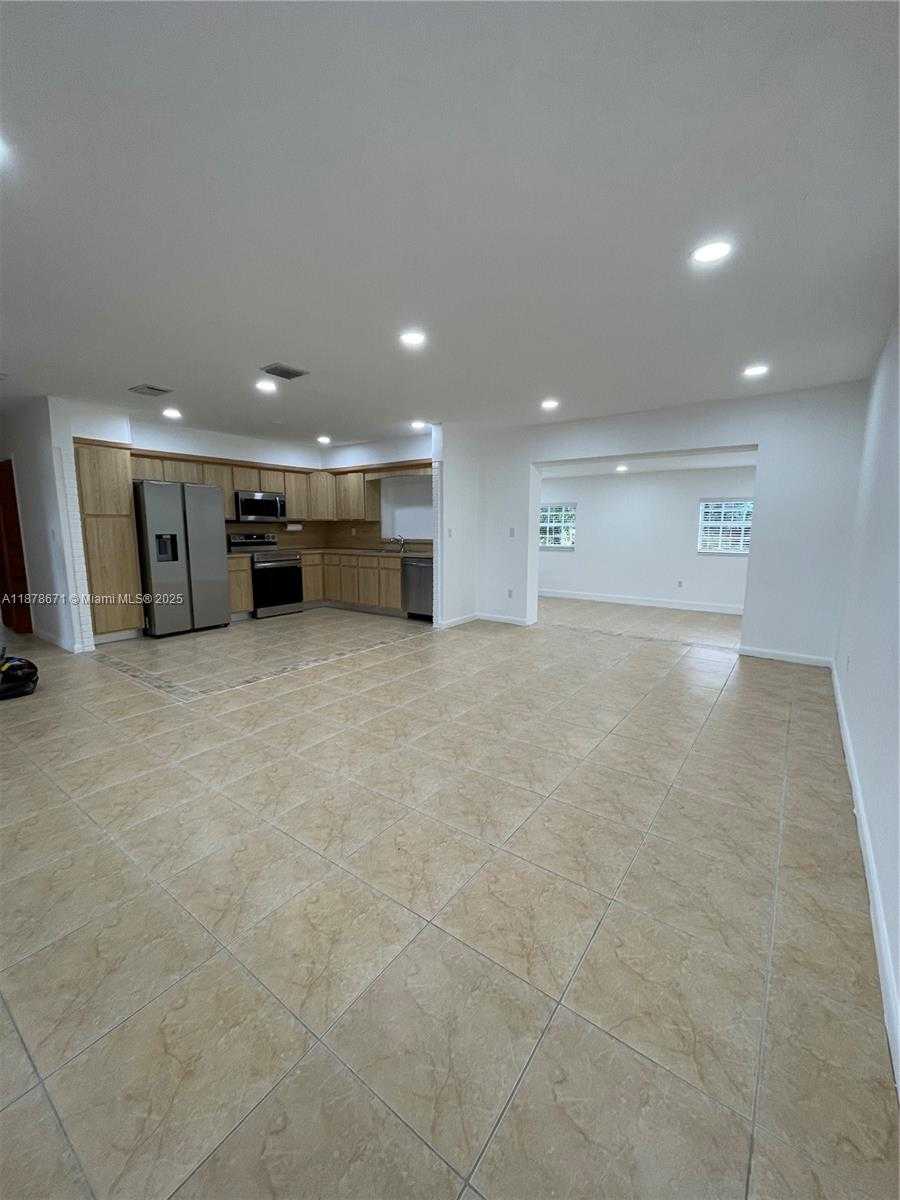 Small Image of 894 WEST 69TH ST, Hialeah Number 6