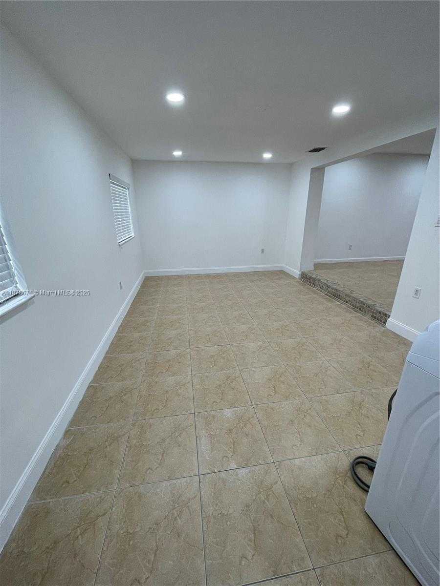 Small Image of 894 WEST 69TH ST, Hialeah Number 8