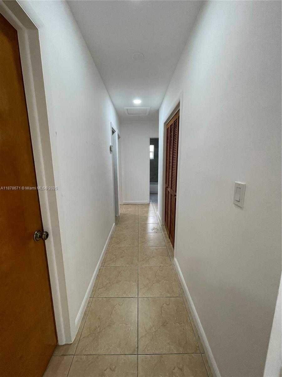 Small Image of 894 WEST 69TH ST, Hialeah Number 9