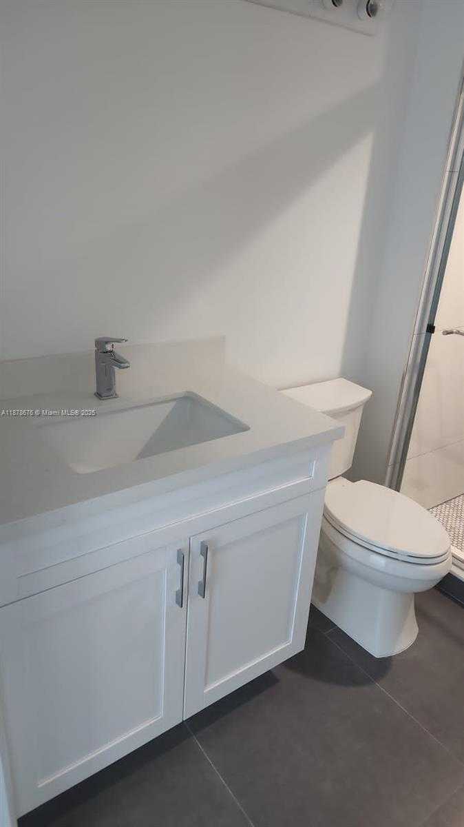 Small Image of 1155 BRICKELL BAY DR #2405, Miami Number 11