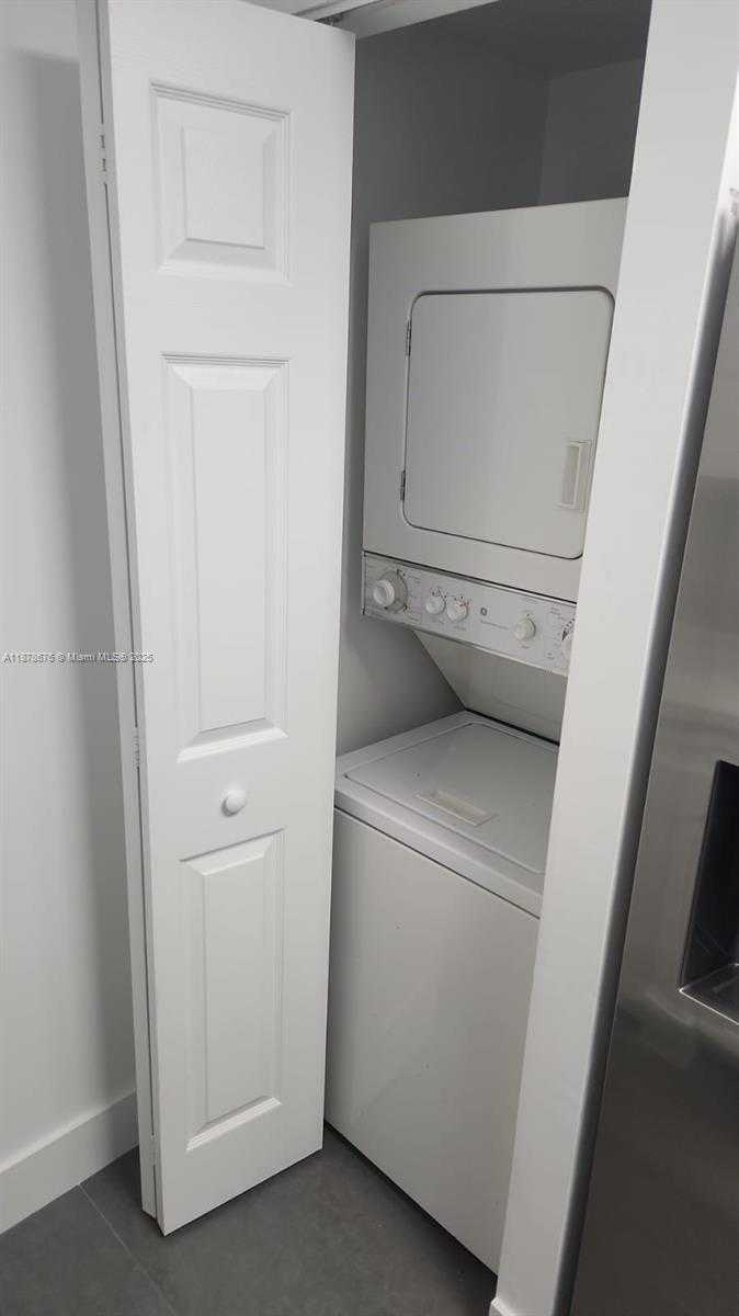 Small Image of 1155 BRICKELL BAY DR #2405, Miami Number 12