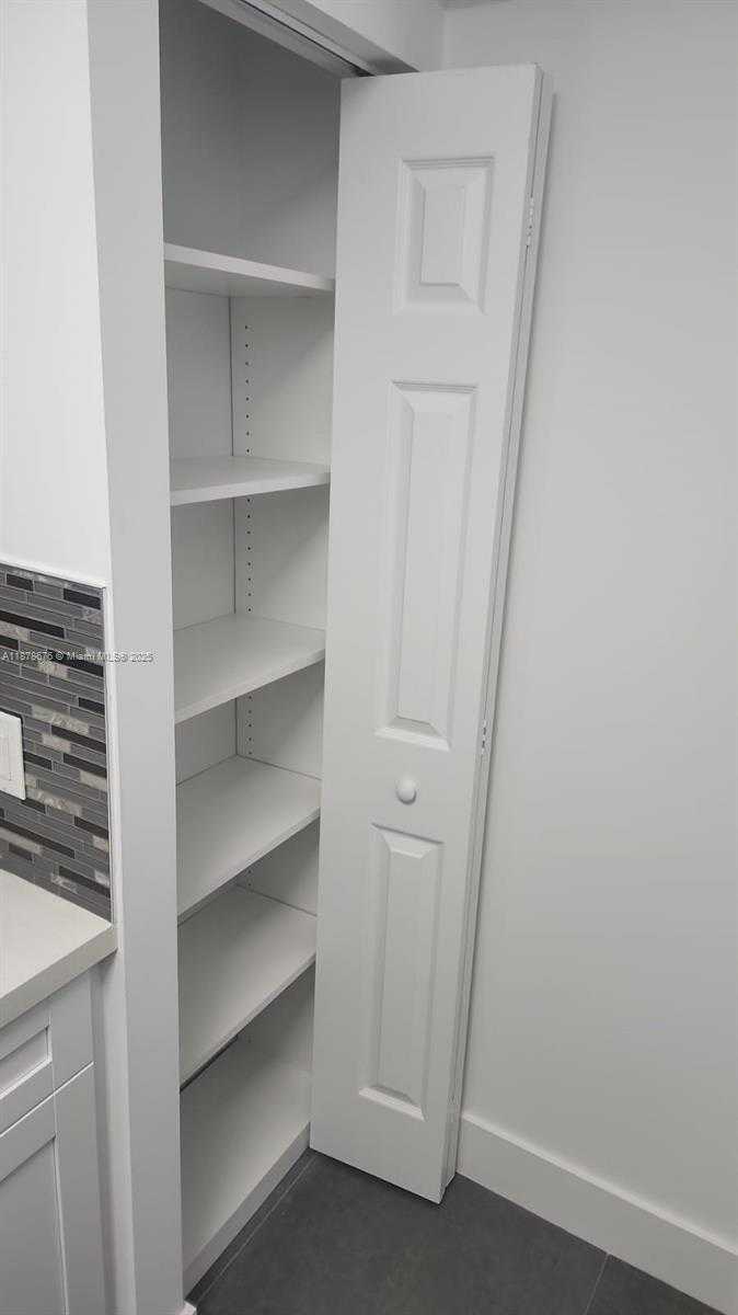 Small Image of 1155 BRICKELL BAY DR #2405, Miami Number 13