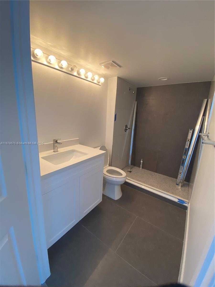 Small Image of 1155 BRICKELL BAY DR #2405, Miami Number 14
