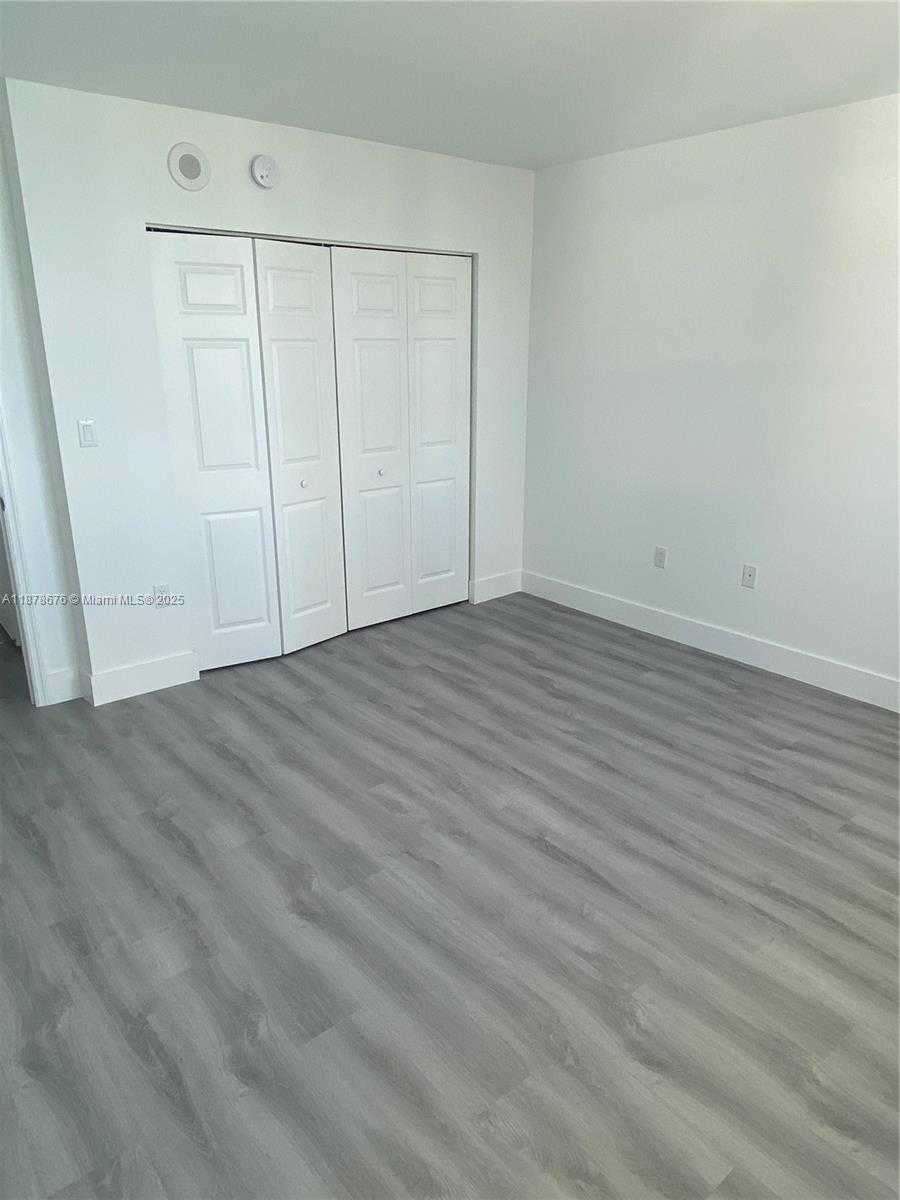 Small Image of 1155 BRICKELL BAY DR #2405, Miami Number 15
