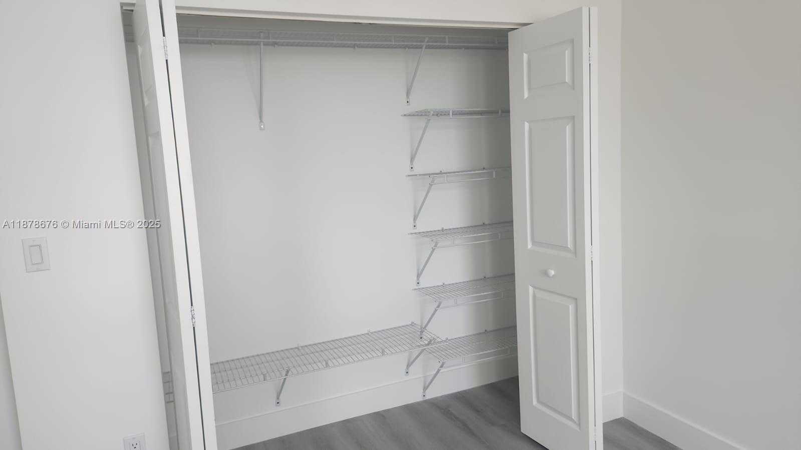 Small Image of 1155 BRICKELL BAY DR #2405, Miami Number 16