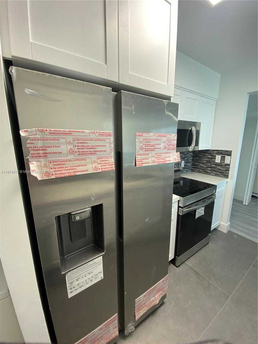 Small Image of 1155 BRICKELL BAY DR #2405, Miami Number 5