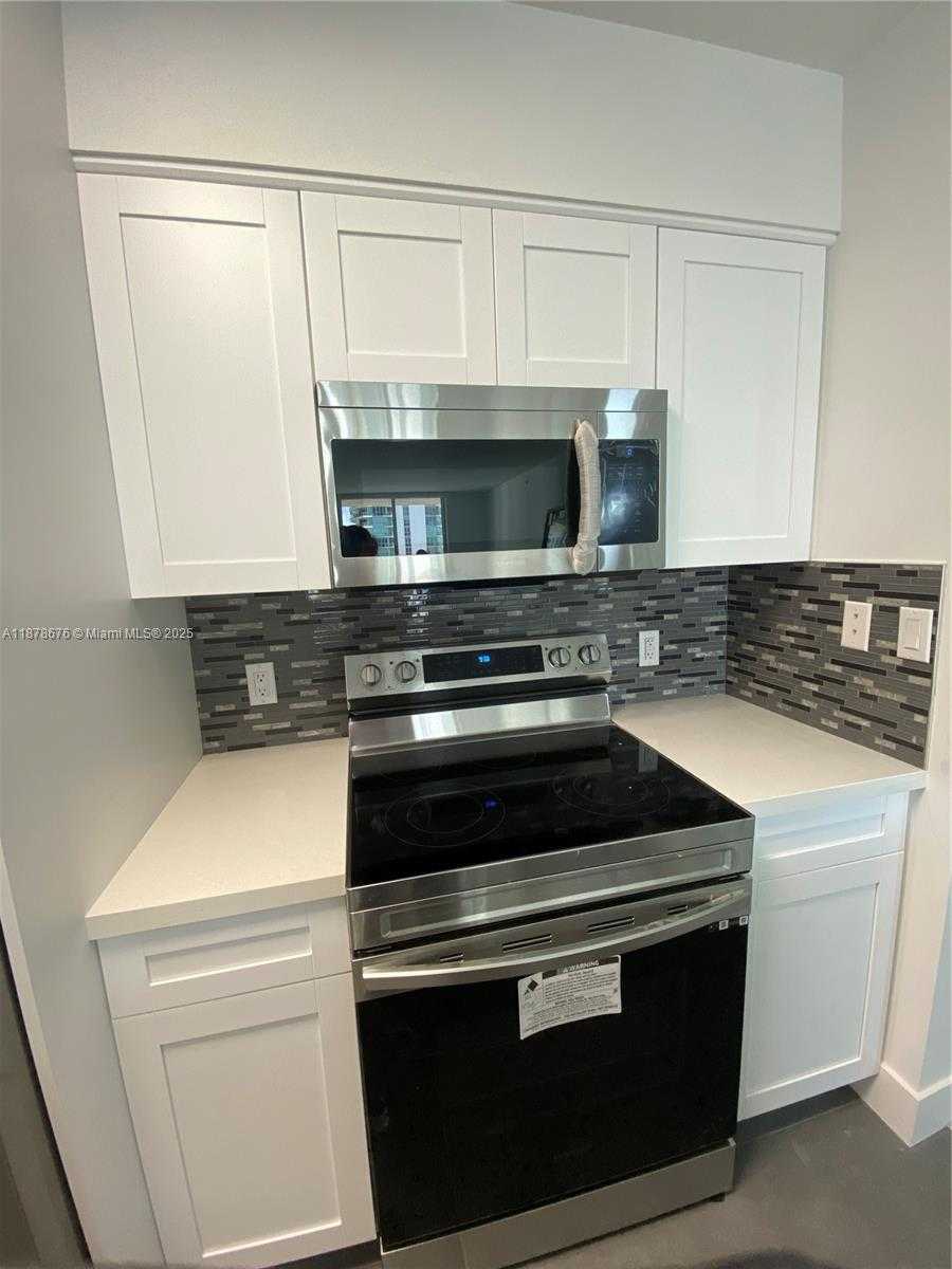 Small Image of 1155 BRICKELL BAY DR #2405, Miami Number 6