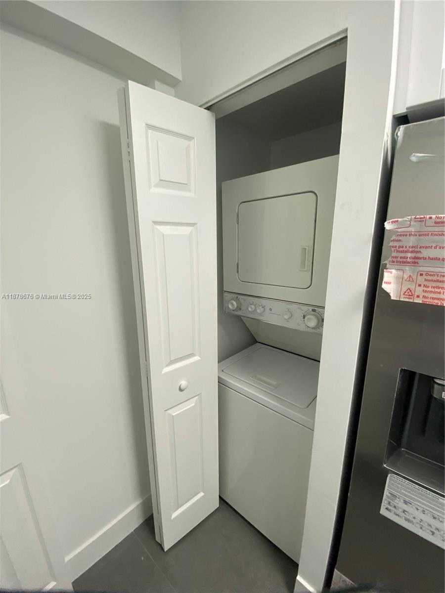 Small Image of 1155 BRICKELL BAY DR #2405, Miami Number 7