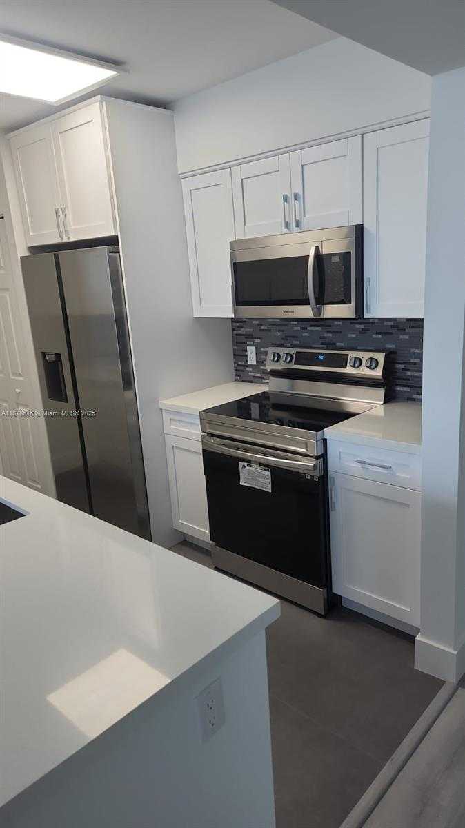 Small Image of 1155 BRICKELL BAY DR #2405, Miami Number 8