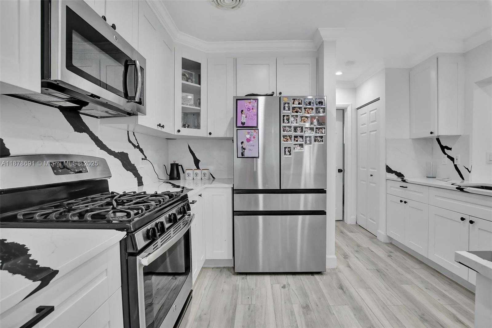 Small Image of 4117 MCKINLEY ST, Hollywood Number 10