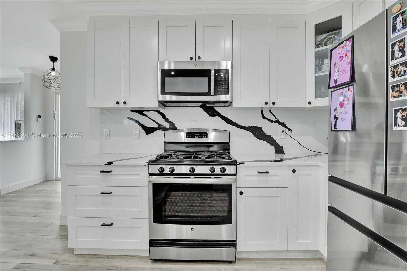 Small Image of 4117 MCKINLEY ST, Hollywood Number 12
