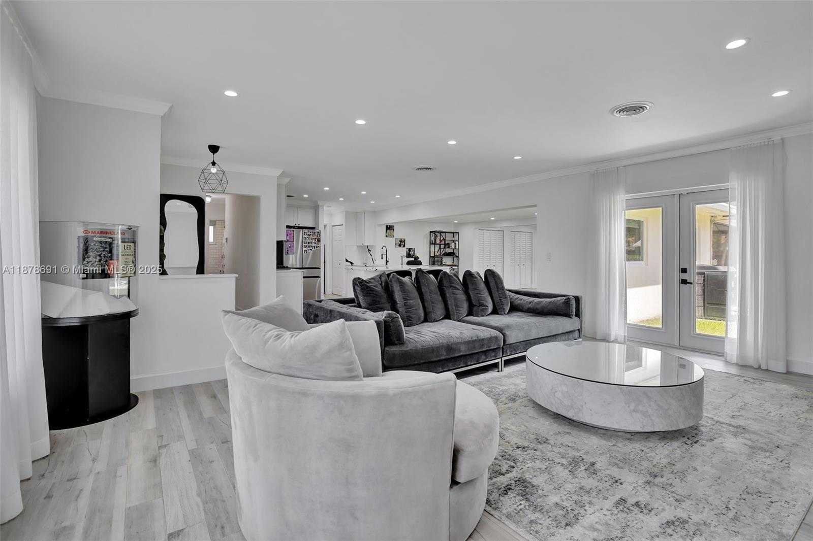Small Image of 4117 MCKINLEY ST, Hollywood Number 13