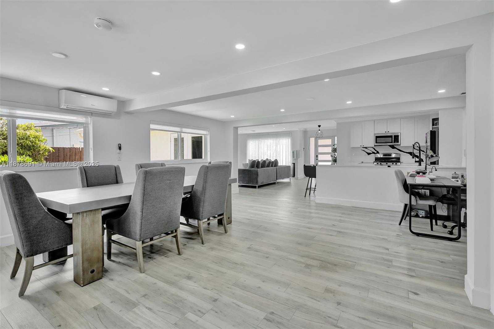Small Image of 4117 MCKINLEY ST, Hollywood Number 15