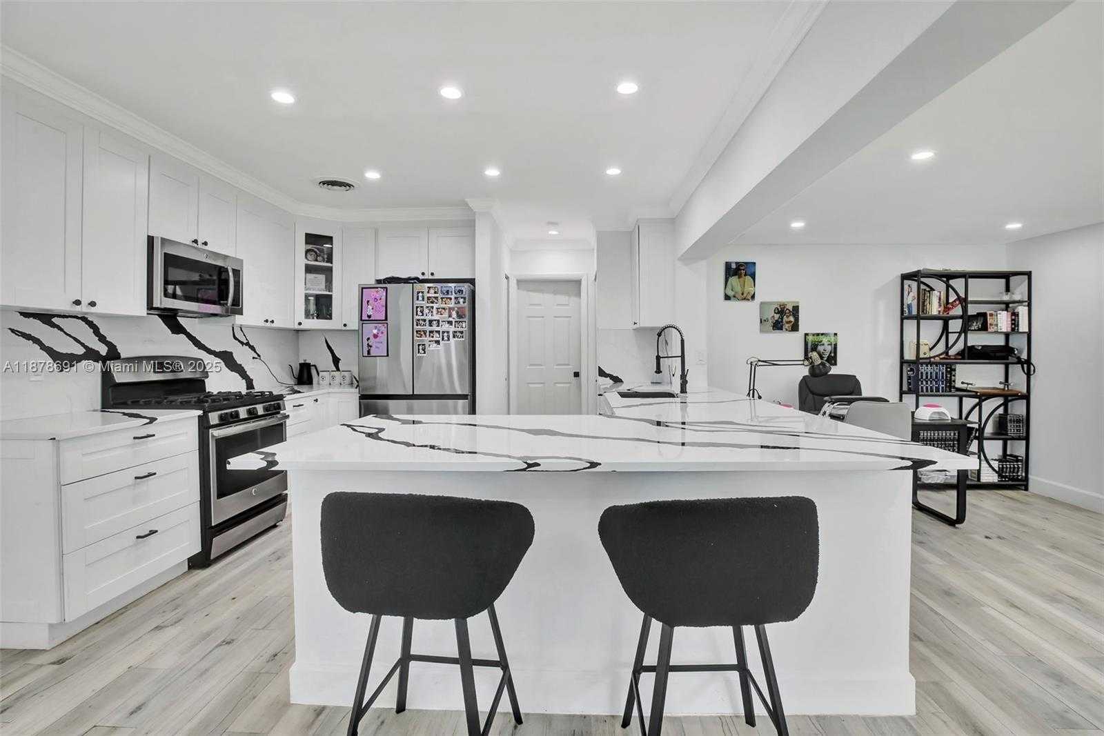 Small Image of 4117 MCKINLEY ST, Hollywood Number 8