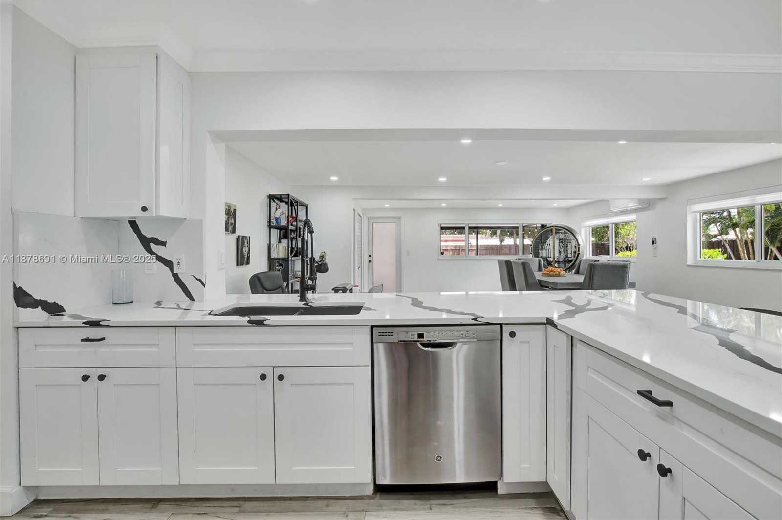 Small Image of 4117 MCKINLEY ST, Hollywood Number 9